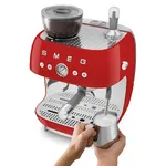 SMEG ESPRESSO MACHINE 50'STYLE WITH INTEGRATED GRINDER RED EGF03RDEU — imagen 5